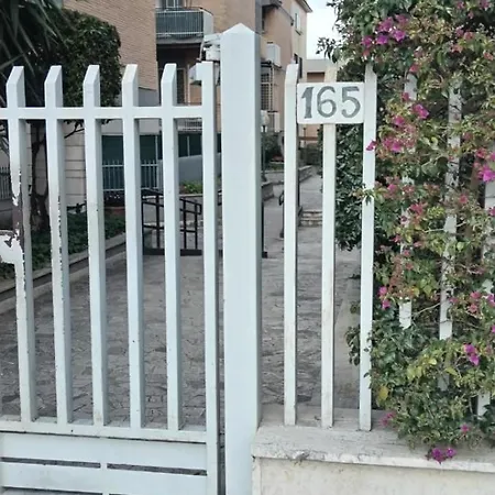 La Casetta Di Laura Al Gemelli-vaticano Apartment